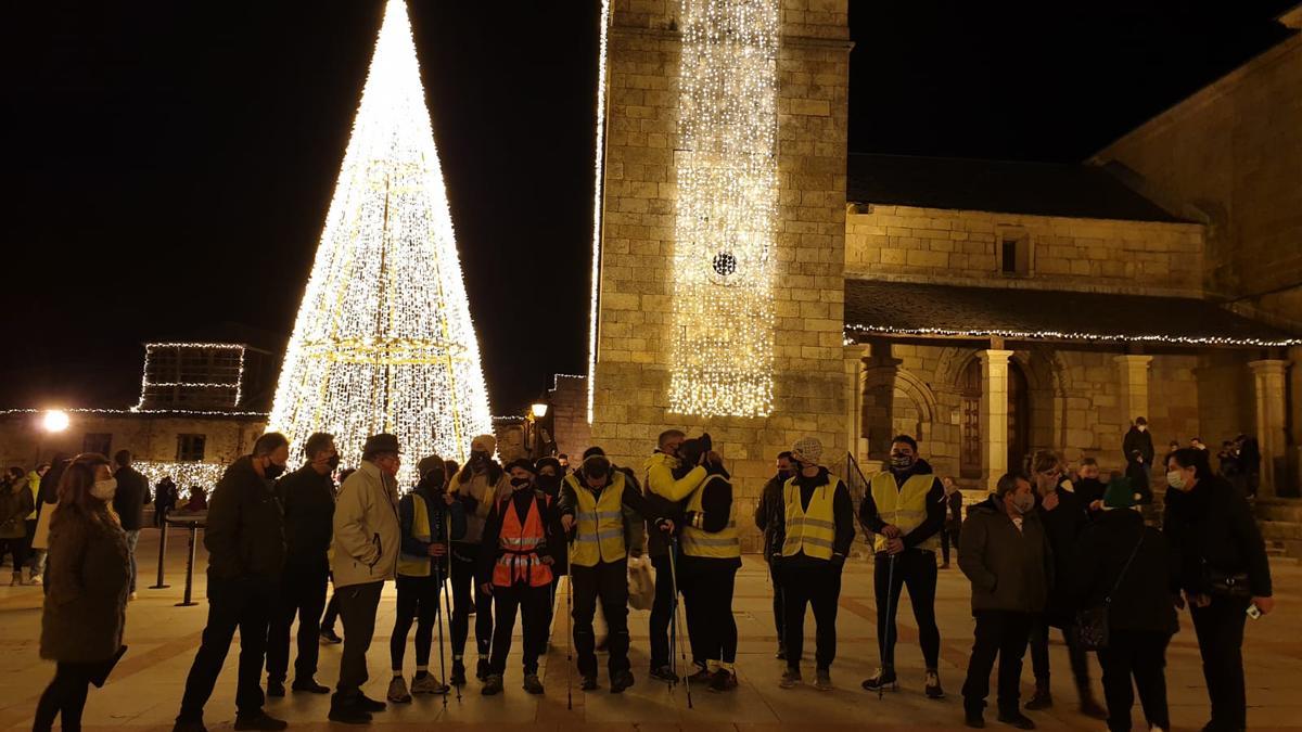 Recepción del Equipo de Rescate de la Hostelería en la Plaza Mayor de Puebla de Sanabria.