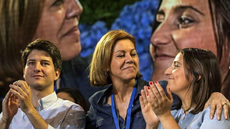 Diego Gago, María Dolores de Cospedal y la líder saliente de NN GG, Beatriz Jurado, ayer. // J. Muñoz/Efe