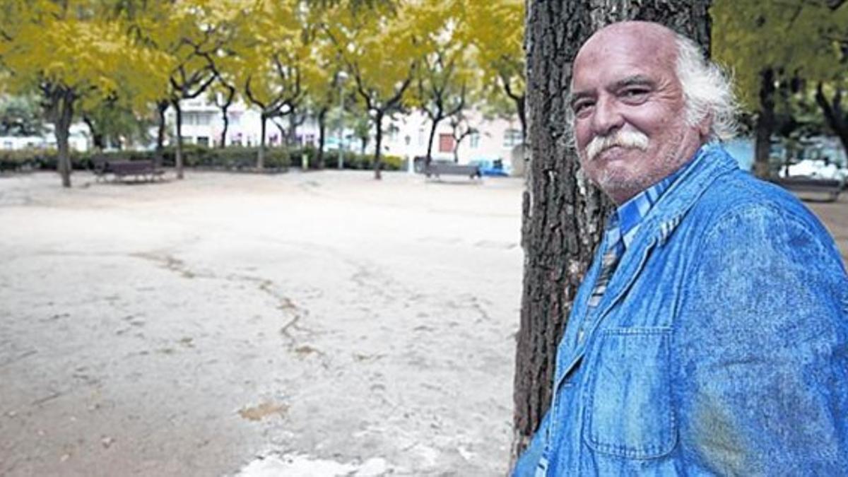 Entença El campo de fútbol de los clubs del barrio«QUIEN TRAÍA LA PELOTA, ELEGÍA EQUIPO», REMEMORA GUASCH EN LOS JARDINES DE JOAQUIM RUYRA, ANTIGUO CAMPO DEL CATALUNYA-LES CORTS.