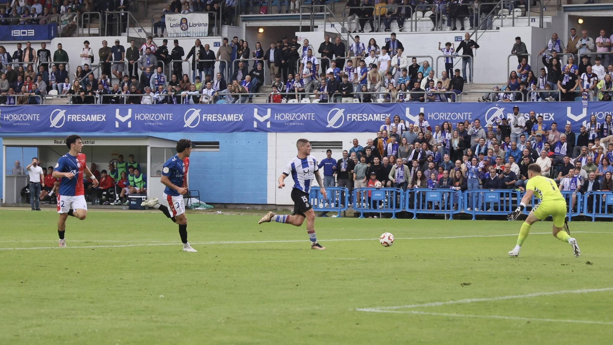 EN IMÁGENES: La final por el ascenso entre Avilés y Rayo Majadahonda vivida en el Suárez Puerta