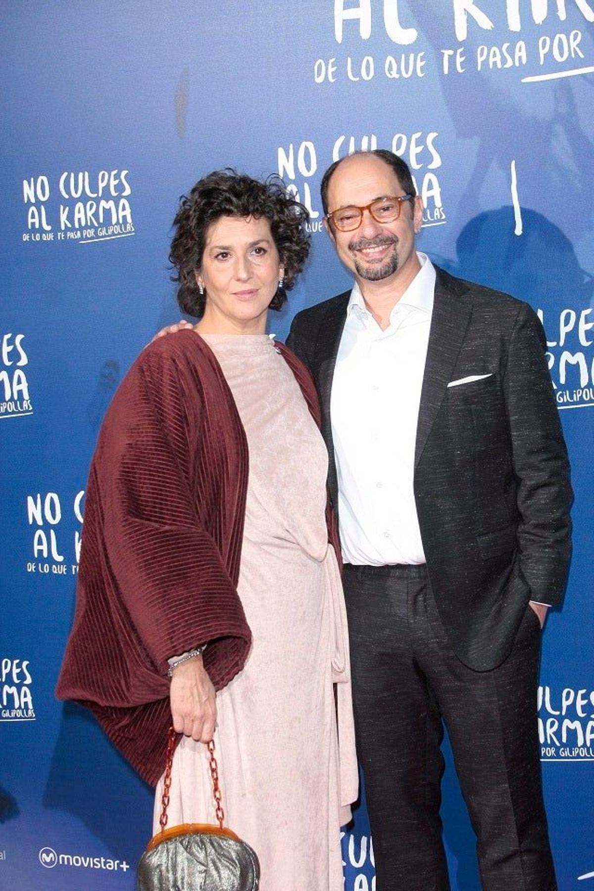 Elvira Mínguez y Jordi Sánchez en el estreno de 'No culpes al karma de lo que te pasa por gilipollas'