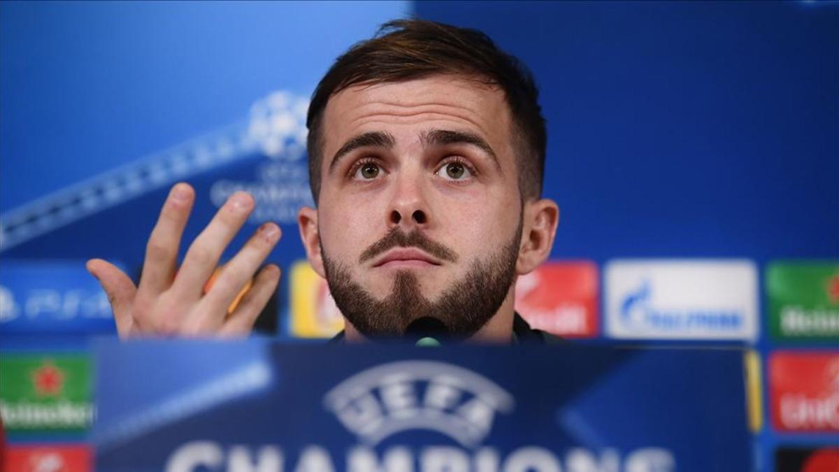 Pjanic compareció en rueda de prensa y elogió al Barça