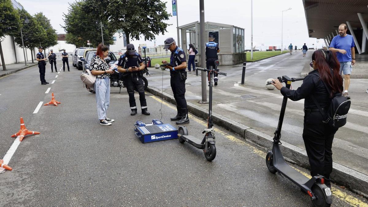 VÍDEO: Los patinetes eléctricos, bajo la lupa en Gijón con un nuevo dispositivo de control