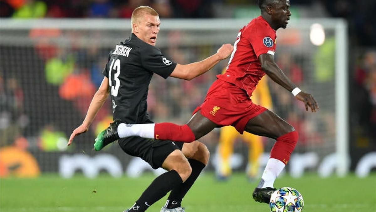 Mané anotó el primer gol del Liverpool ante el Salzburgo