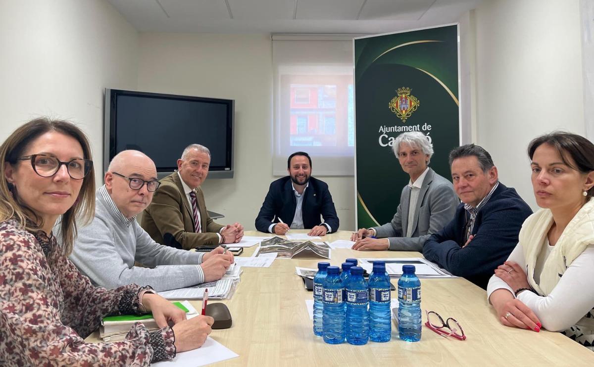 Reunión de los representantes municipales con los de la demarcación de Carreteras.
