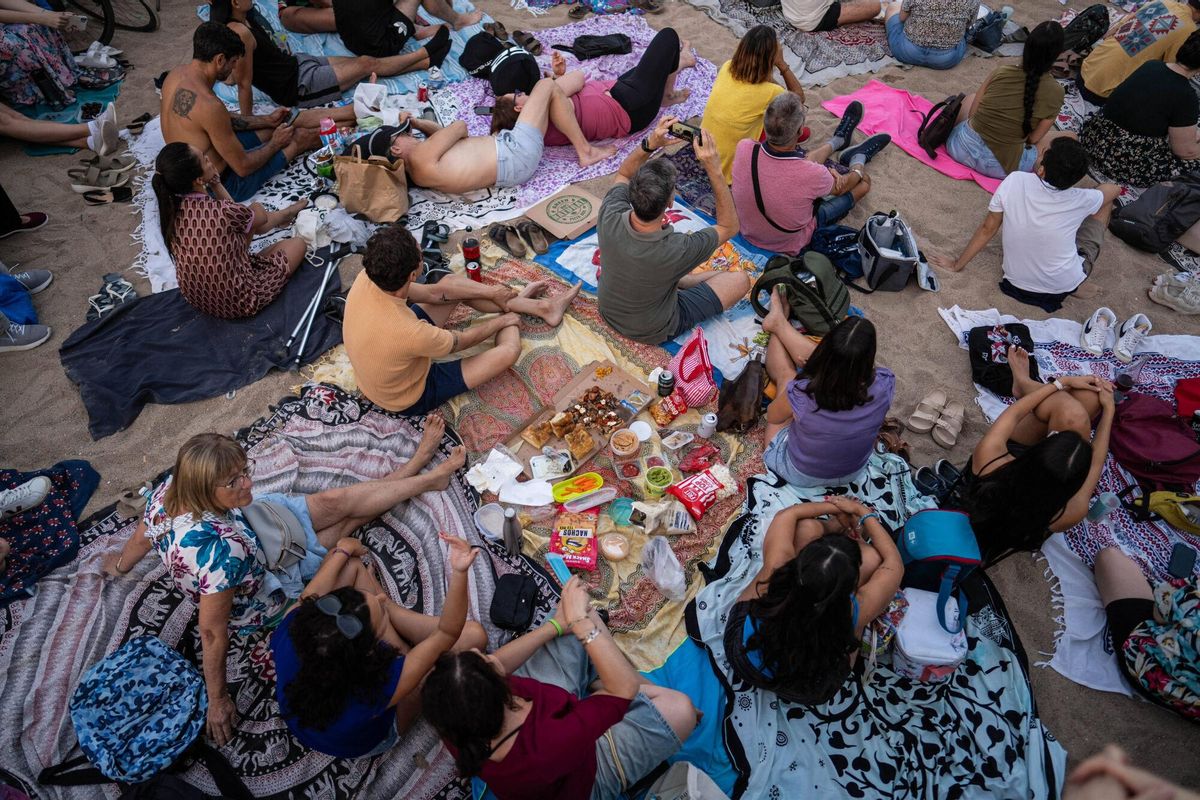 Más de 30.000 personas vibran en el segundo día de Clàssica a la Platja en la Barceloneta