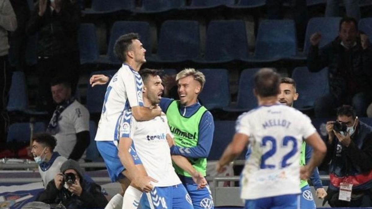 Los jugadores blanquiazules celebran el gol de Enric Gallego al Girona (2-1).