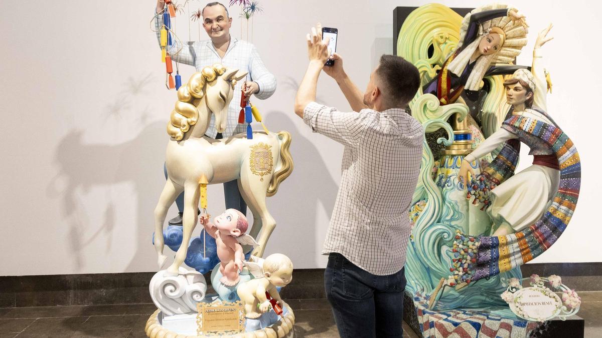 La exposición del Ninot, un homenaje a Pedro Luis Sirvent