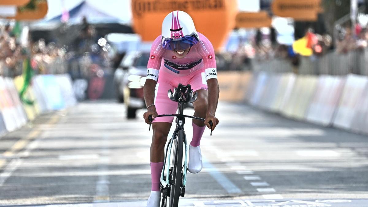 El ciclista portugués Afonso Eulálio en el Giro de Italia.