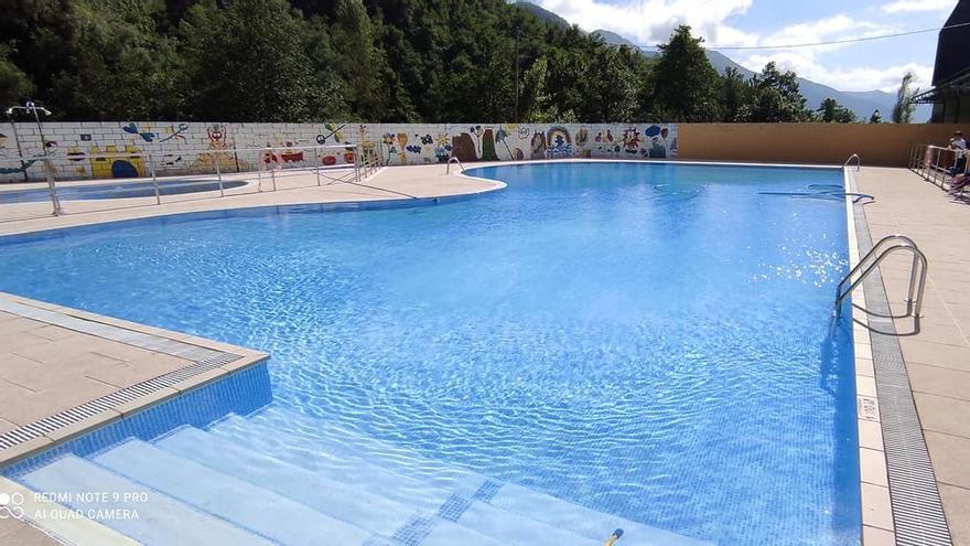 Piscinas de Degaña, en una imagen del pasado julio.