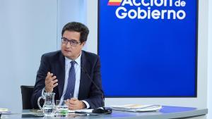 El ministro para la Transformación Digital y de la Función Pública, Óscar López, durante una rueda de prensa posterior a la reunión del Consejo de Ministros, en el Palacio de La Moncloa, a 15 de julio de 2025, en Madrid (España)