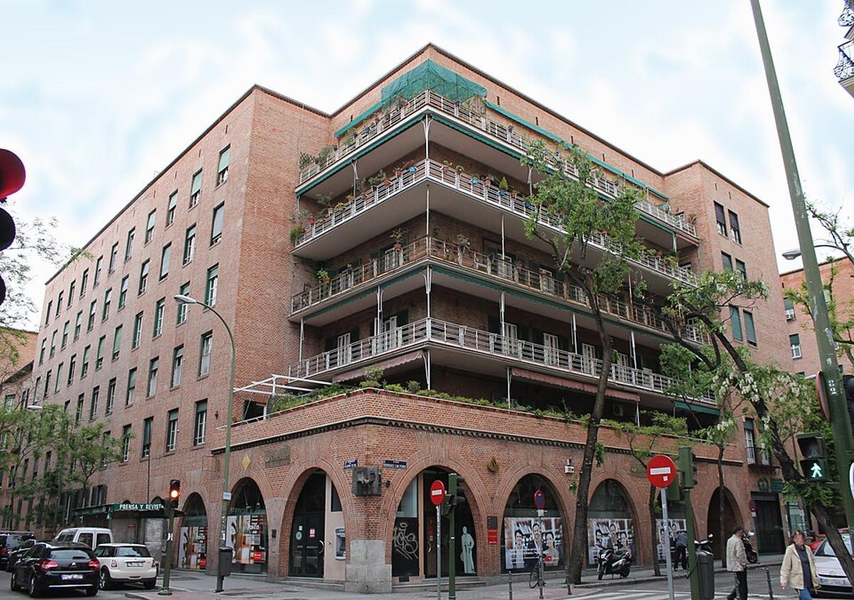 Fachada de la Casa de las Flores en Chamberí