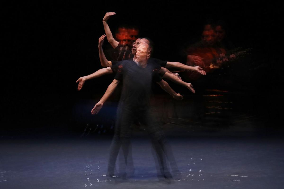 AME1067. LIMA (PERÚ), 09/05/2019.- El bailaor español Israel Galván, considerado el máximo exponente del flamenco de vanguardia, actúa este jueves, en el Gran Teatro Nacional de Lima (Perú). Galván se mostró, en una única presentación de su emblemática producción artística en la capital peruana, acompañado por el cantaor David Lagos y el guitarrista Alfredo Lagos. EFE/ Ernesto Arias