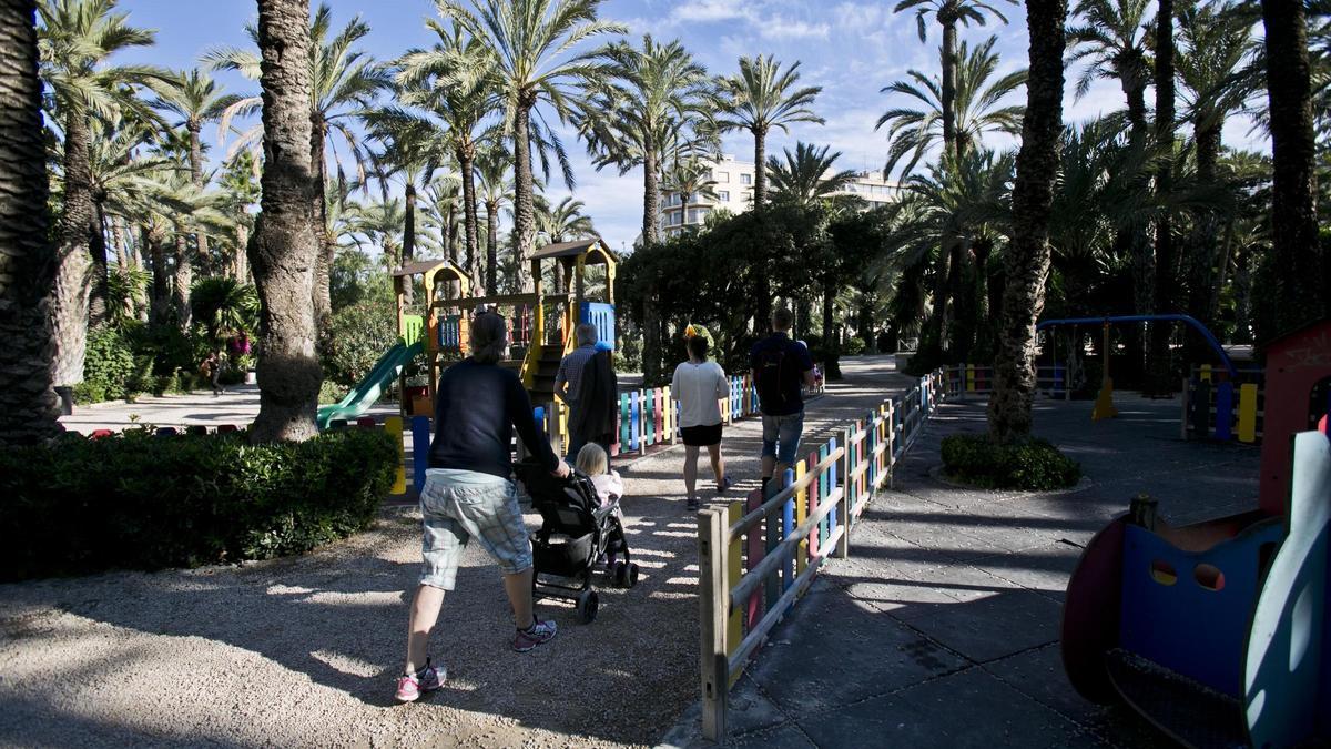 Zona de juegos infantil en el Parque Municipal de Elche, en imagen de archivo