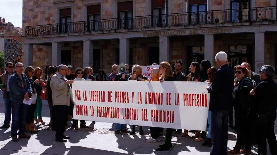 Una manifestación de los periodistas zamoranos por la libertad de prensa.