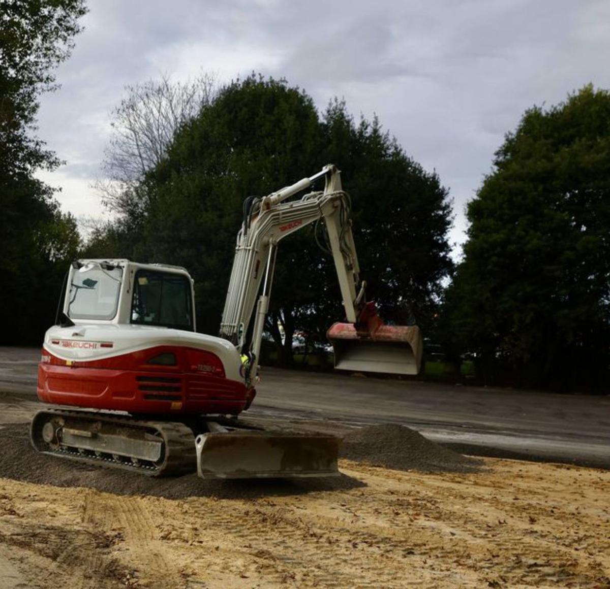 Un instante de las tareas en el nuevo parking, ayer. | MARCOS LEÓN