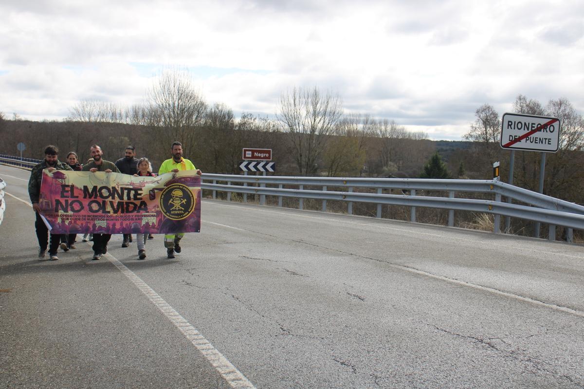 Los bomberos forestales marchan por sus derechos: "Seguimos con la misma precariedad"