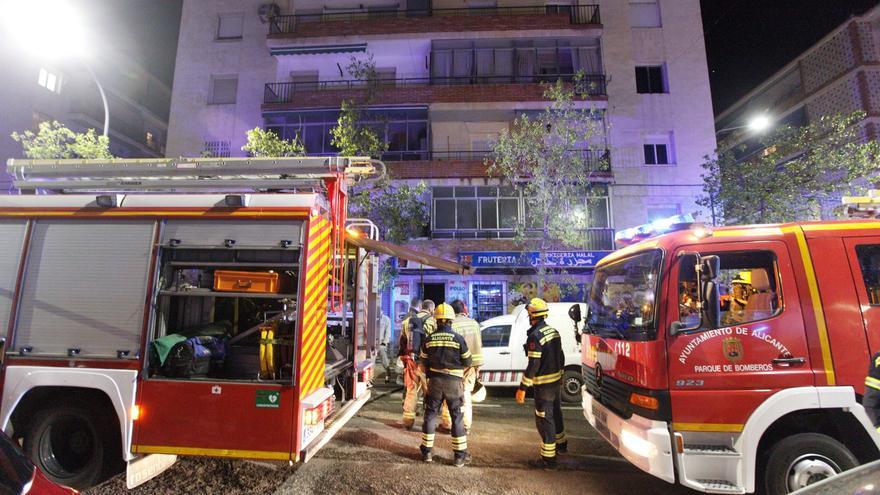 Once heridos en el incendio de una vivienda en la Zona Norte de Alicante