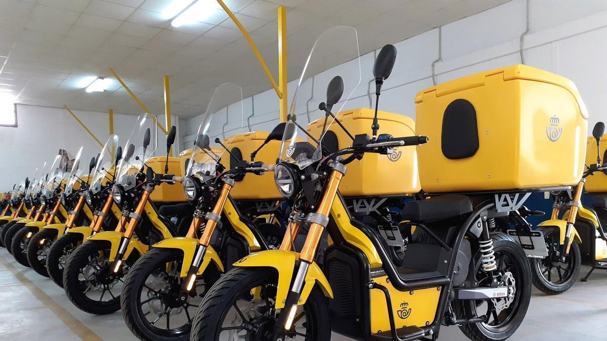 Flota de motos eléctricas de Correos