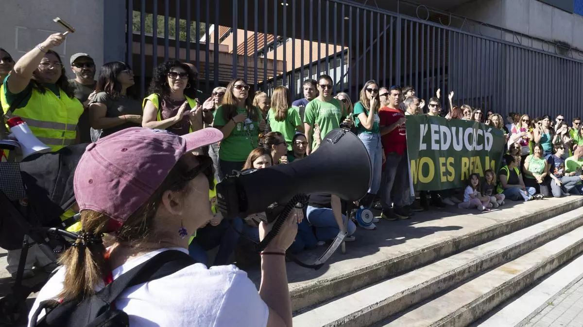 La movilización por la huelga en educación sigue con una ruta por los centros de Xàtiva