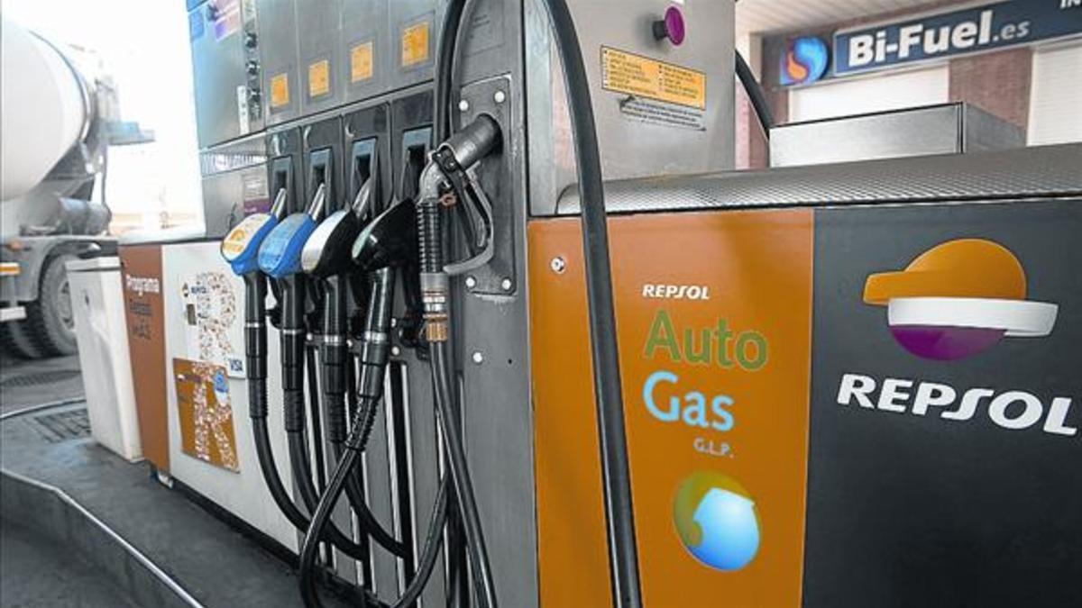 Surtidor de autogás en una de las gasolineras de Repsol en Barcelona.