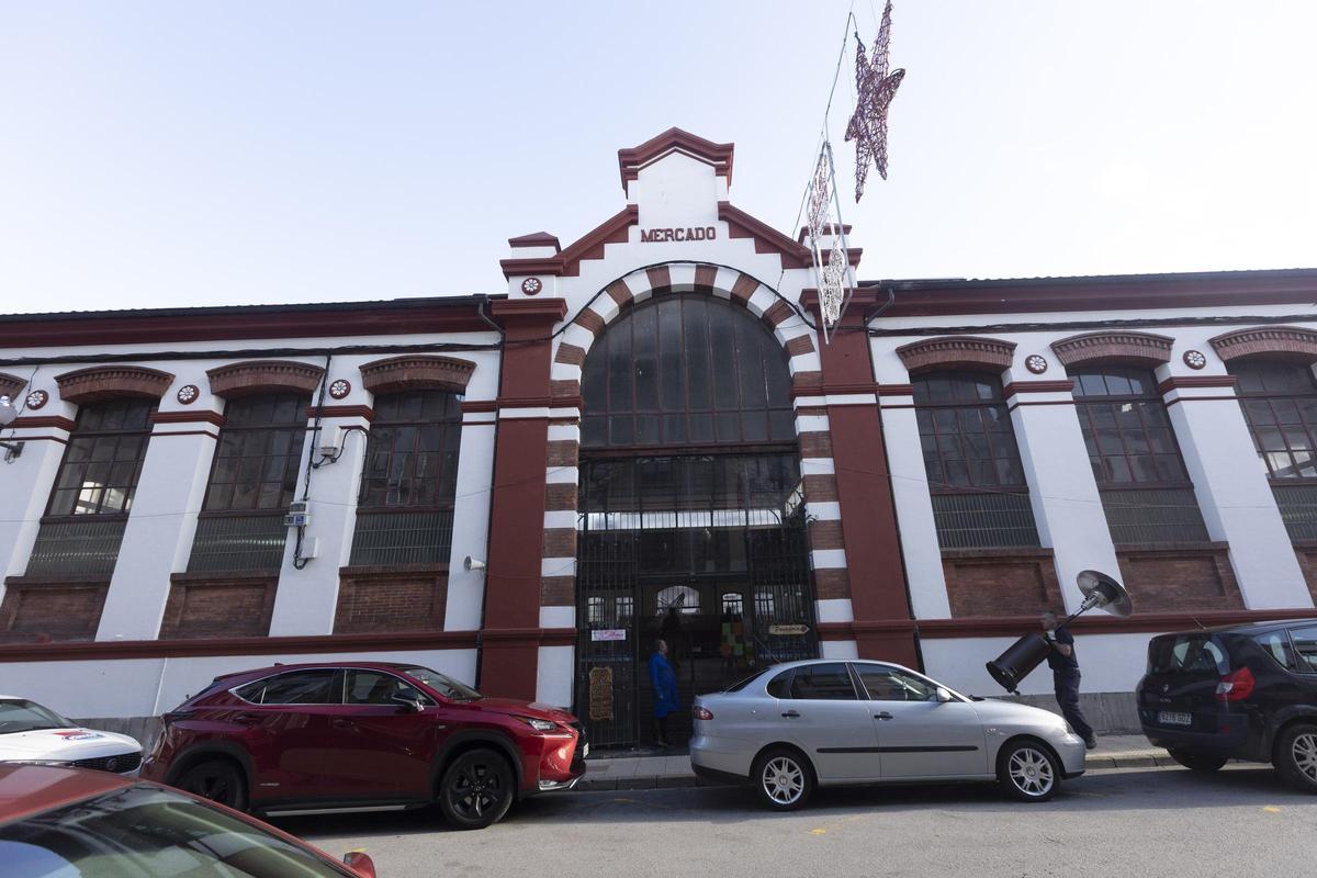 Exterior de la plaza de abastos de Villaviciosa.