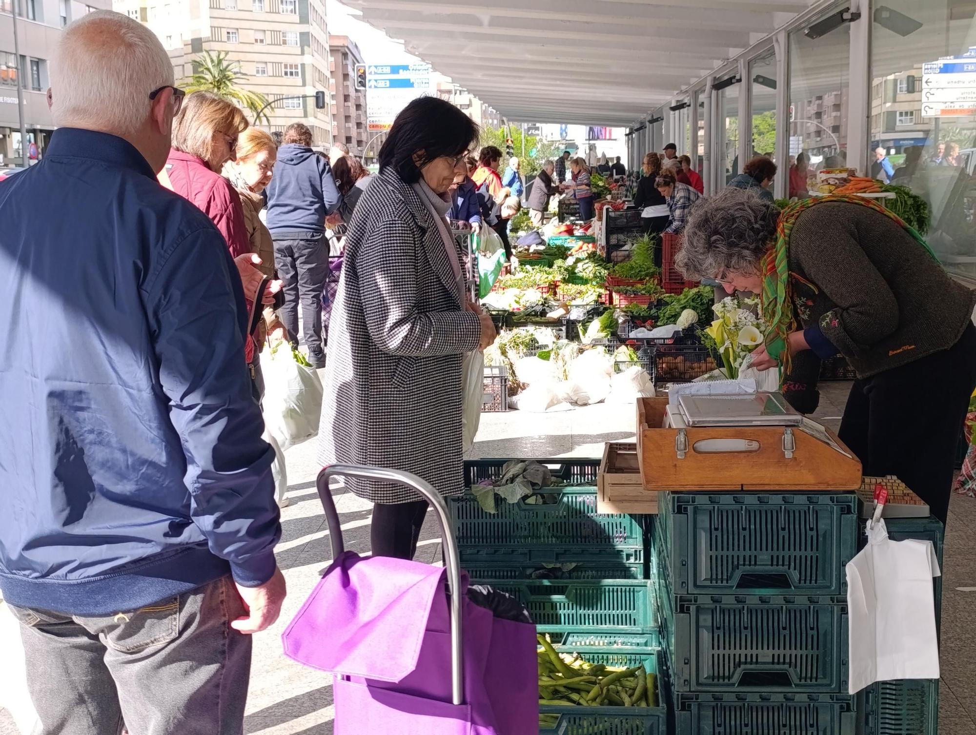 El mercado de alimentación de la Pola pide refugio