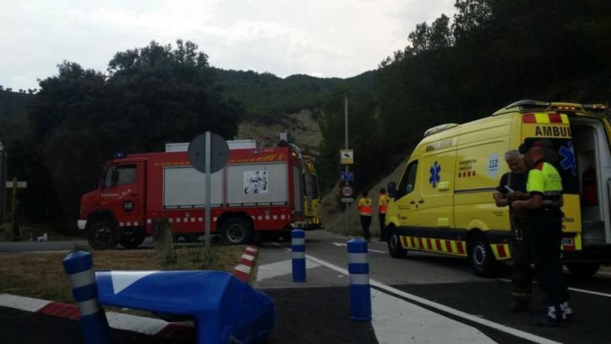 Vehicles d&#039;emergències que han intervingut en l&#039;accident, aquest divendres a la tarda