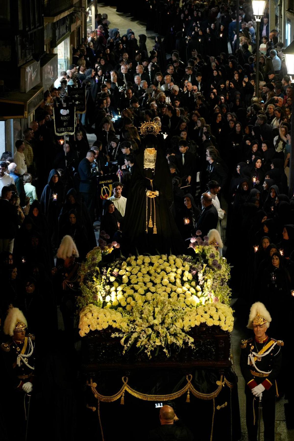 GALERÍA | Zamora acompaña a La Soledad en una de las noches más sobrecogedoras de la Semana Santa