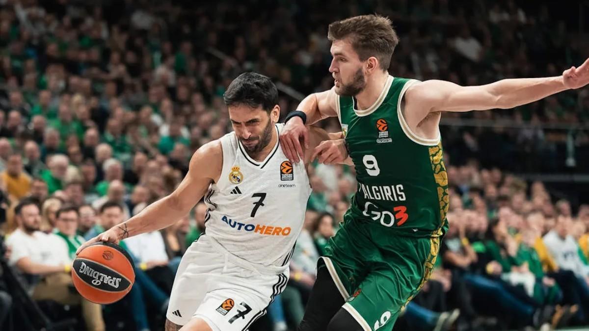 Facundo Campazzo y Dovydas Giedraitis durante el Zalgiris-Real Madrid