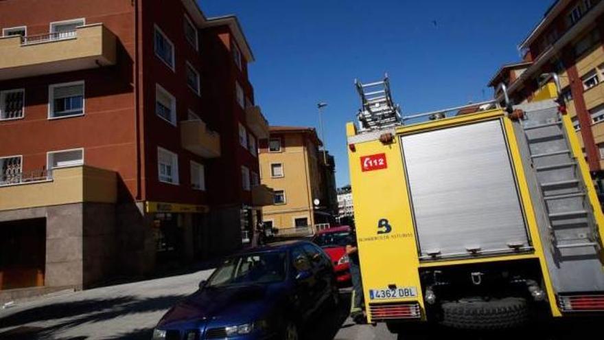 Los Bomberos intervienen en un incendio en Santa Apolonia