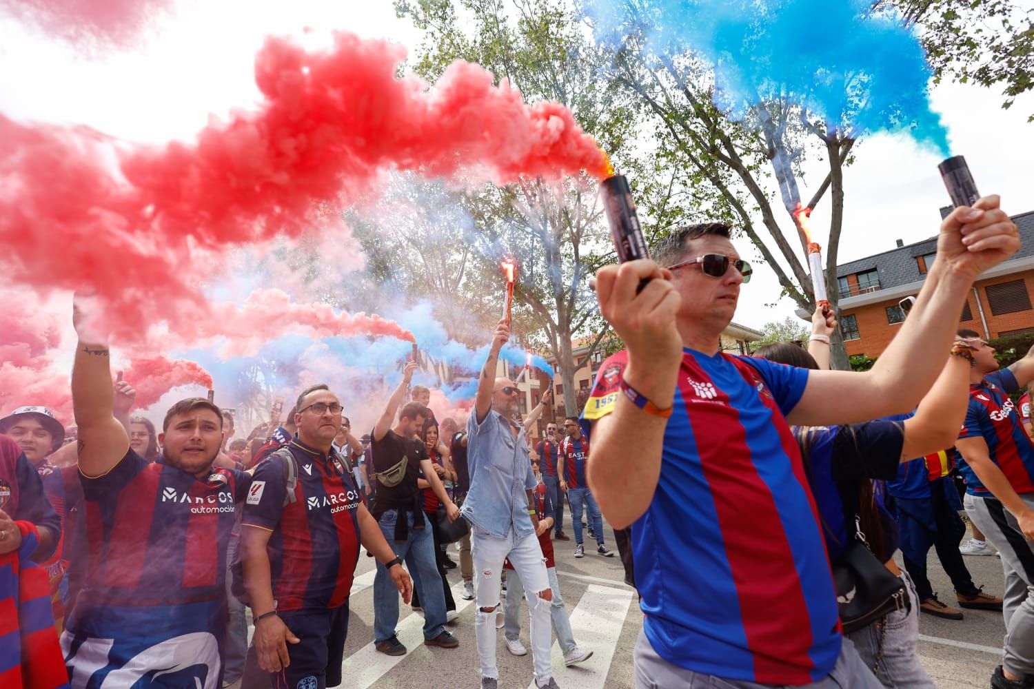 Explosión granota en la llegada del Levante UD a El Plantío
