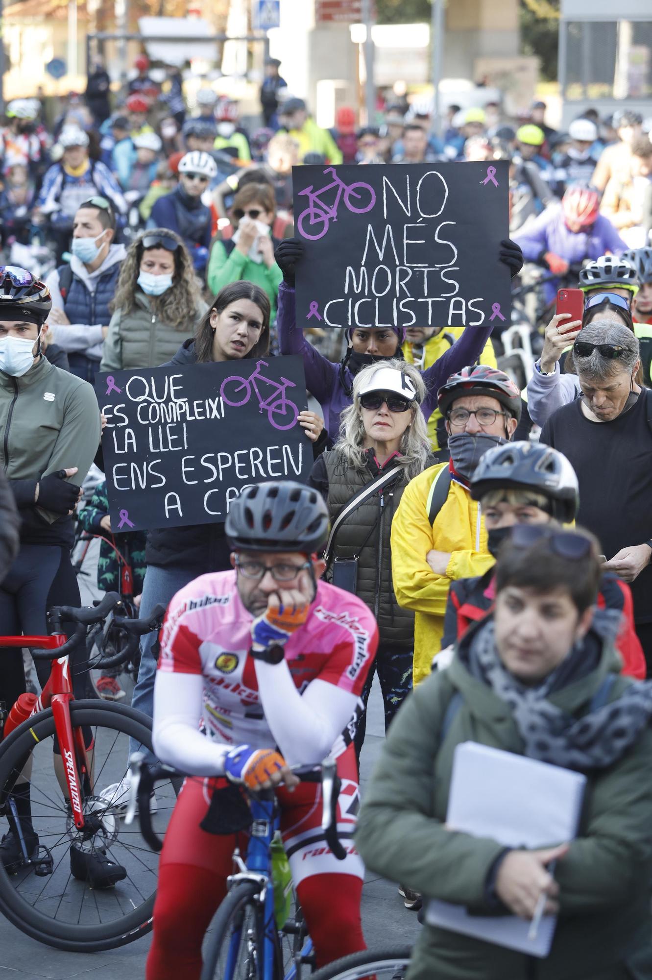 Un miler de persones diuen adeu a la ciclista de Girona atropellada mortalment per un conductor begut