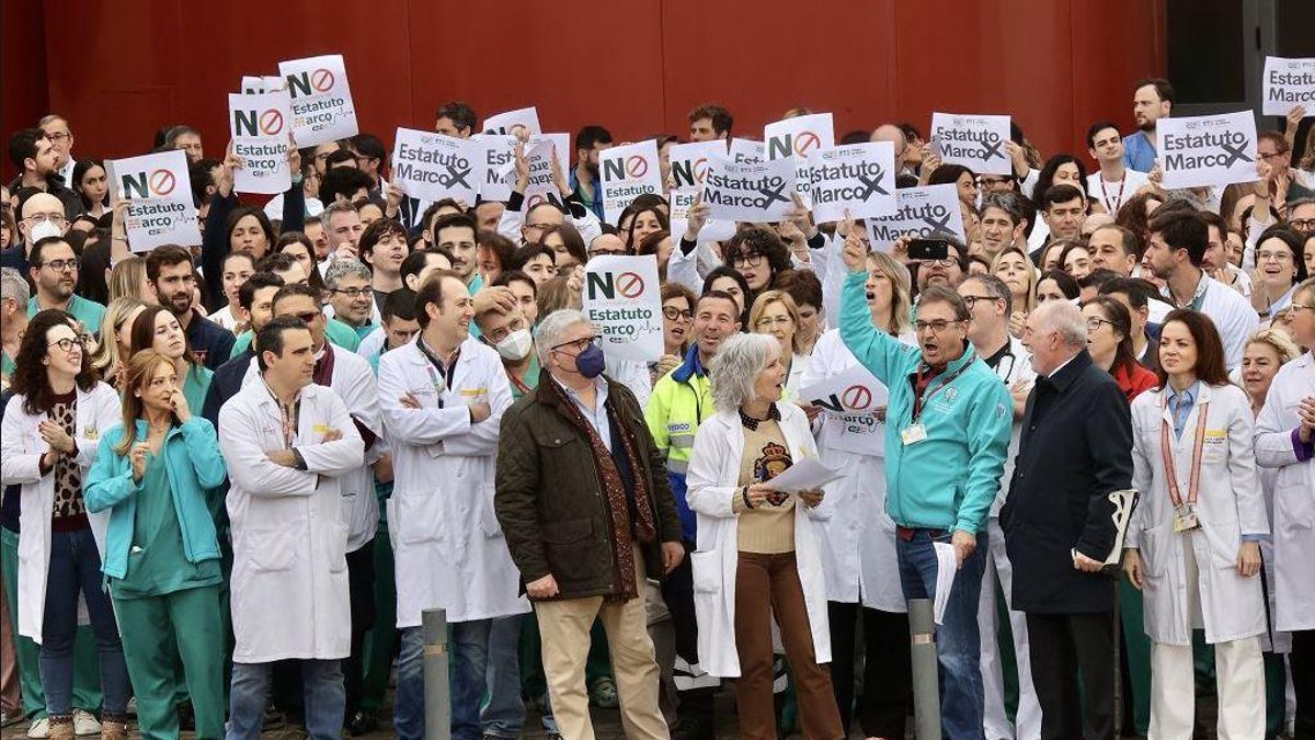 Protesta contra el Estatuto Marco el pasado mes de febrero en la Arrixaca.