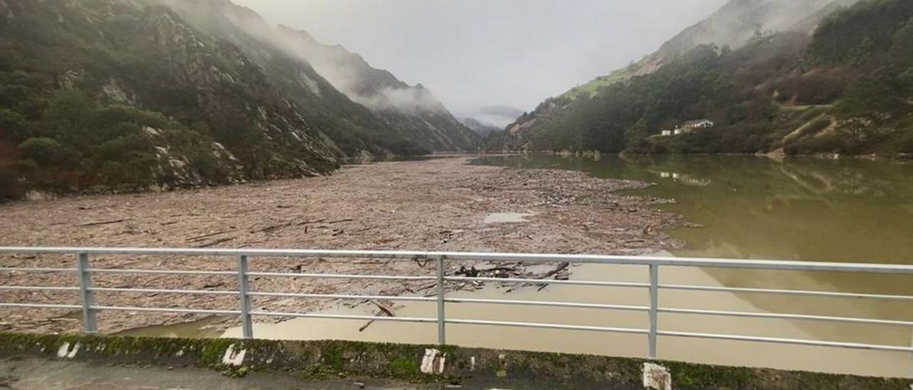 Agua acumulada en el embalse de la Barca. | Confederación Hidrográfica del Cantábrico