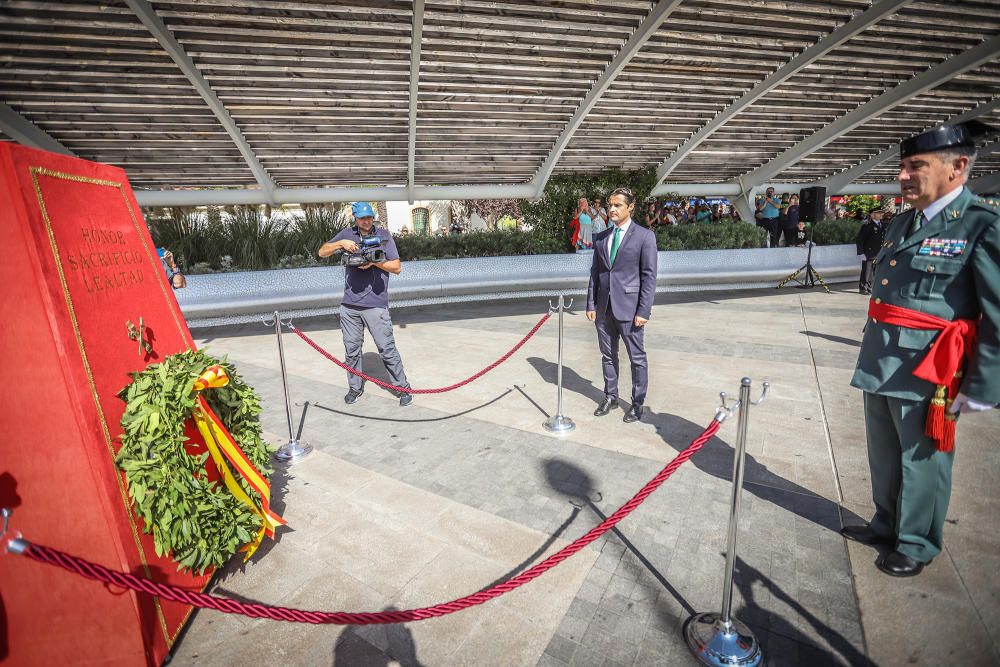 La Guardia Civil recibe un homenaje en Torrevieja