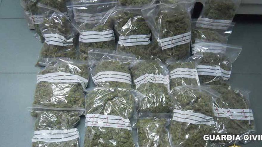 Detenido un vecino de Badajoz con cinco kilos de marihuana en su coche