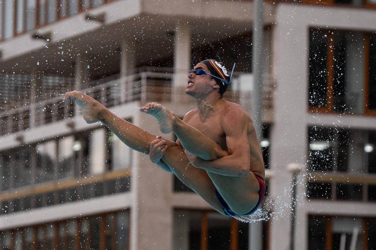 El equipo de natación artística presenta su rutina para el mundial de Singapur