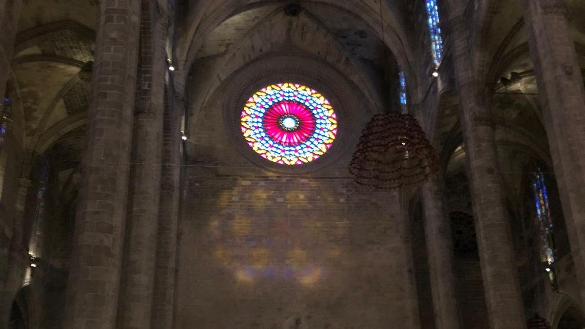 Das Lichtspektakel &quot;magische Acht&quot; in der Kathedrale von Palma de Mallorca am 11.11.2021.