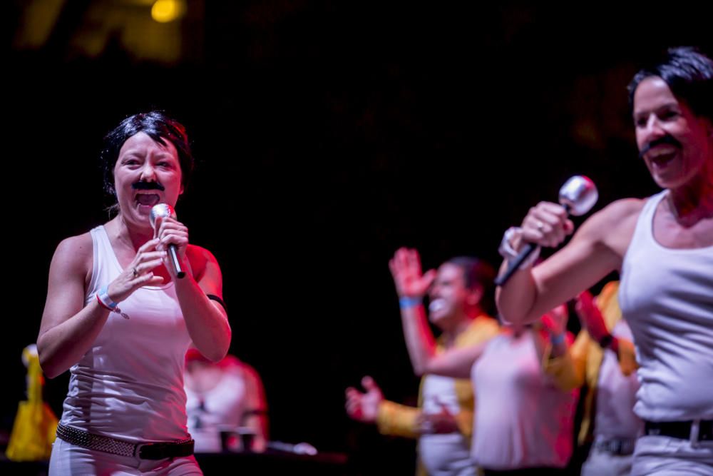 Las mejores imágenes del concurso de playbacks de las peñas de Benidorm