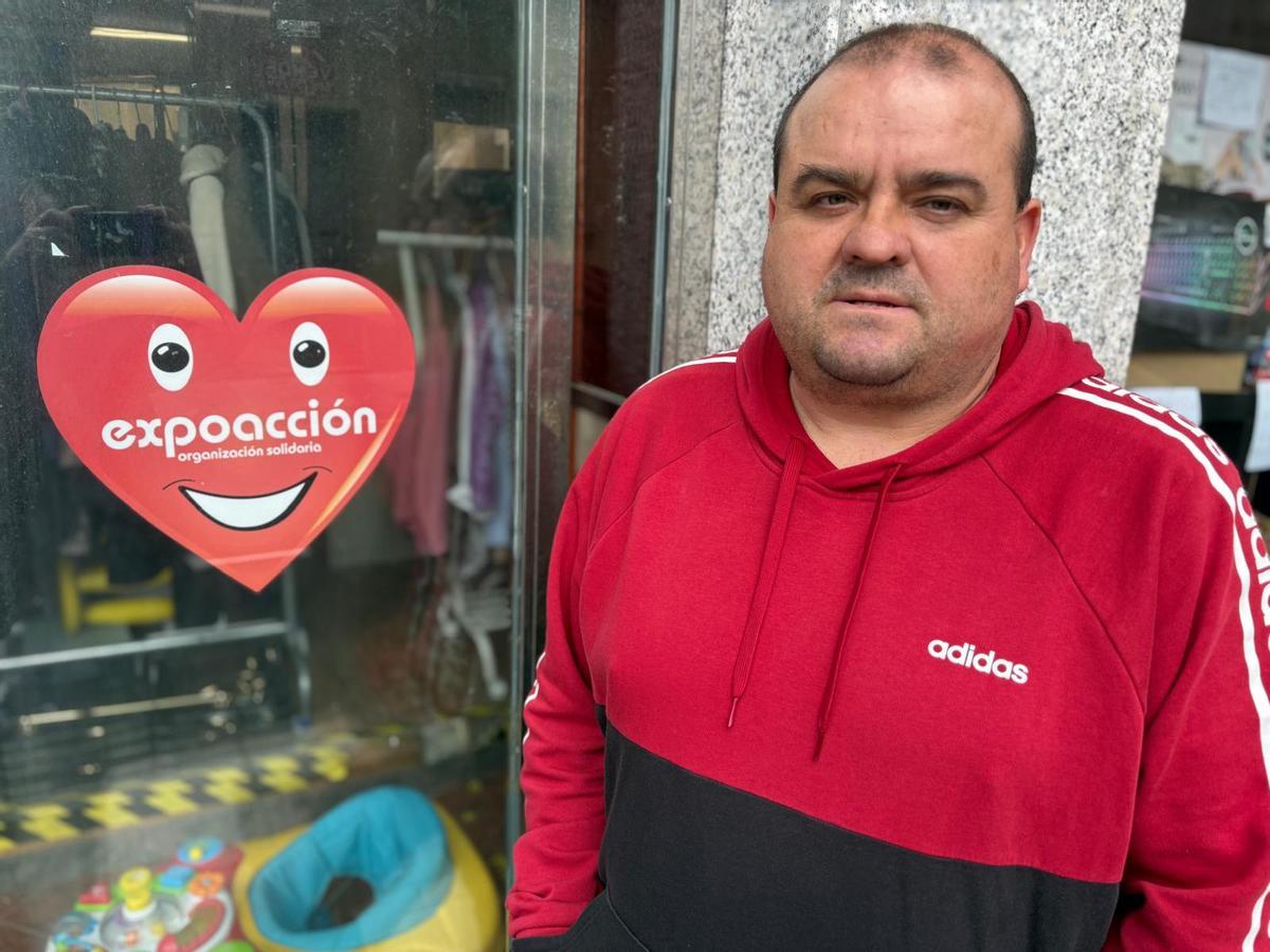 David Santos en la tienda de Expoacción en Mieres