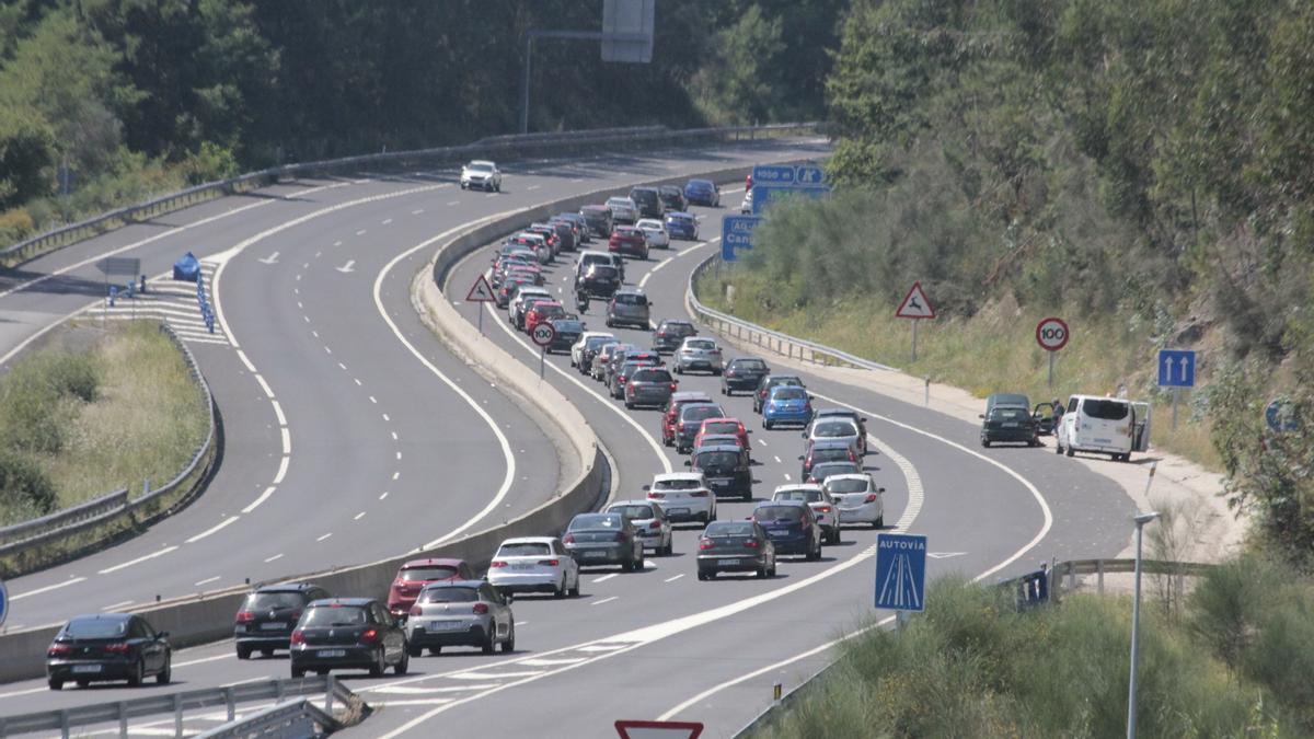 Retenciones de vehículos en la Autovía do Morrazo por la mañana en sentido a Cangas y Aldán.