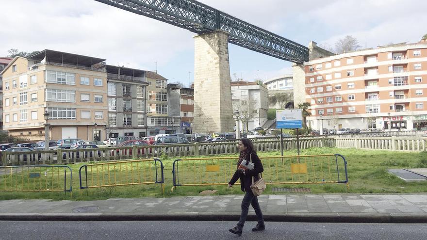 Una vista de la Leira da Xunqueira, el solar donde se ubicará el mirador al viaducto de Madrid. // I.L.M.