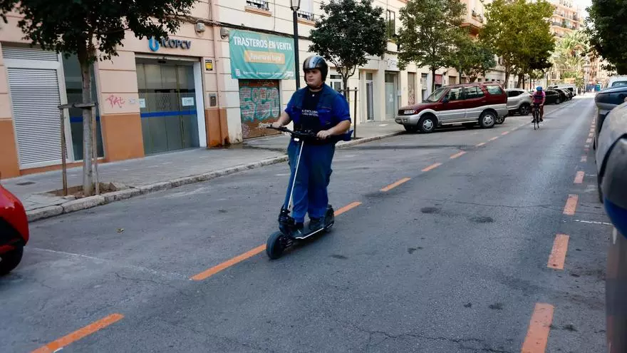 El aumento de la zona naranja y azul en el barrio de La Petxina ahuyenta a los coches
