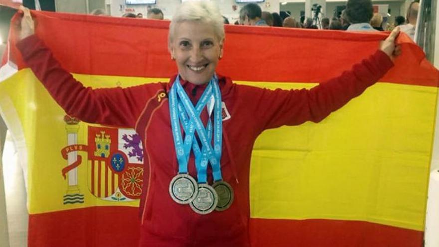 Empezó a correr a los 47 años y a los 60 es triple campeona del mundo