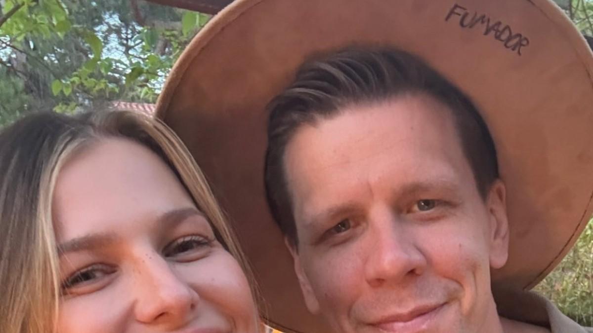 Szczesny con un sombrero en su 35 aniversario