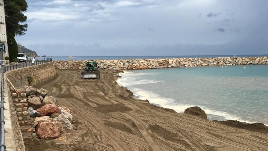 S&#039;amplia l&#039;espai de la platgeta de l&#039;Estartit amb 1.500 metres cúbics de sorra