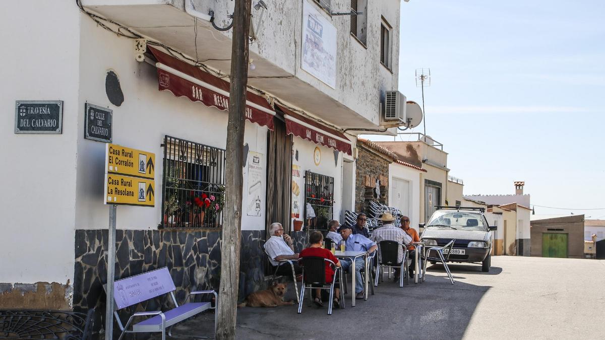 La Junta de Extremadura concederá ayudas de hasta 5.000 euros para asegurar los bares en los pueblos.