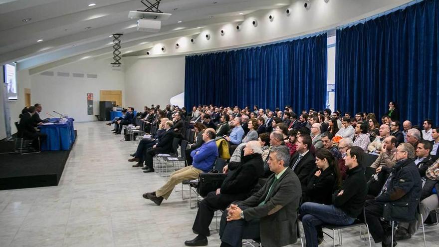 Asistentes a una de las actividades del congreso, ayer.