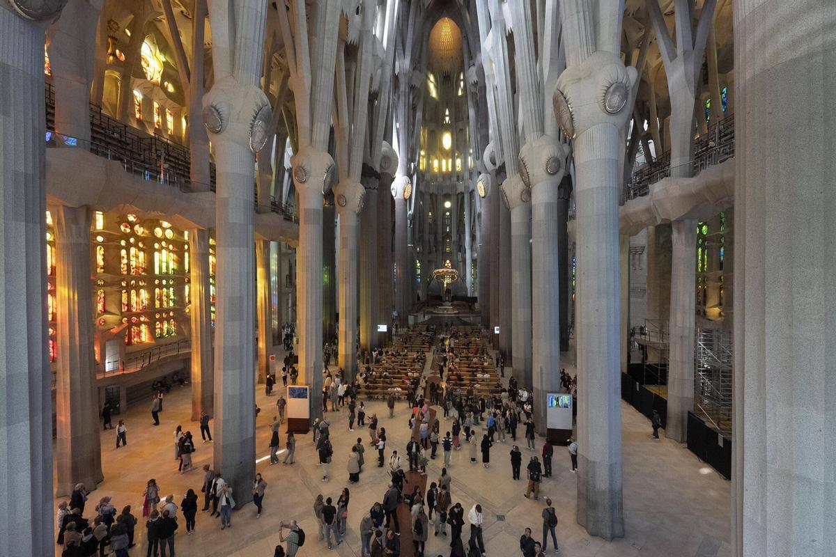 La nave principal del templo de la Sagrada Família.